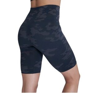 Spanx Look At Me Now Black Camo Bike Shorts - New with tags